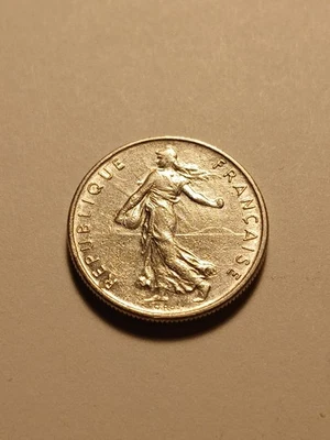 1969 1/2 FRANC FRANCE COIN - Image 1 of 4