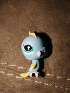 Littlest Pet Shop LPS blauer Sittich Vogel #2044 gelbe Flügel zufälliges Leckerli 2010 - Bild 1 von 4
