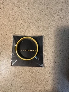 🔥LIVESTRONG LIVE STRONG 100% AUTHENTIC BRACELET SUPPORT CANCER Size XS/M 7”🔥 - Picture 1 of 3