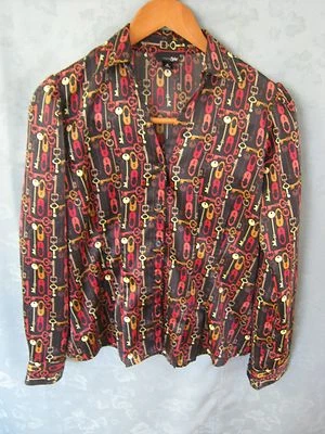 Camisa para mujer East 5th talla pequeña camisa de satén con estampado de llaves Foto 1 de 4