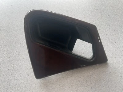 Mercedes-Benz ML320 1998-2003 ~ moldura de manija del panel de la puerta derecha ~ A1637660268 ~ OEM Foto 1 de 3