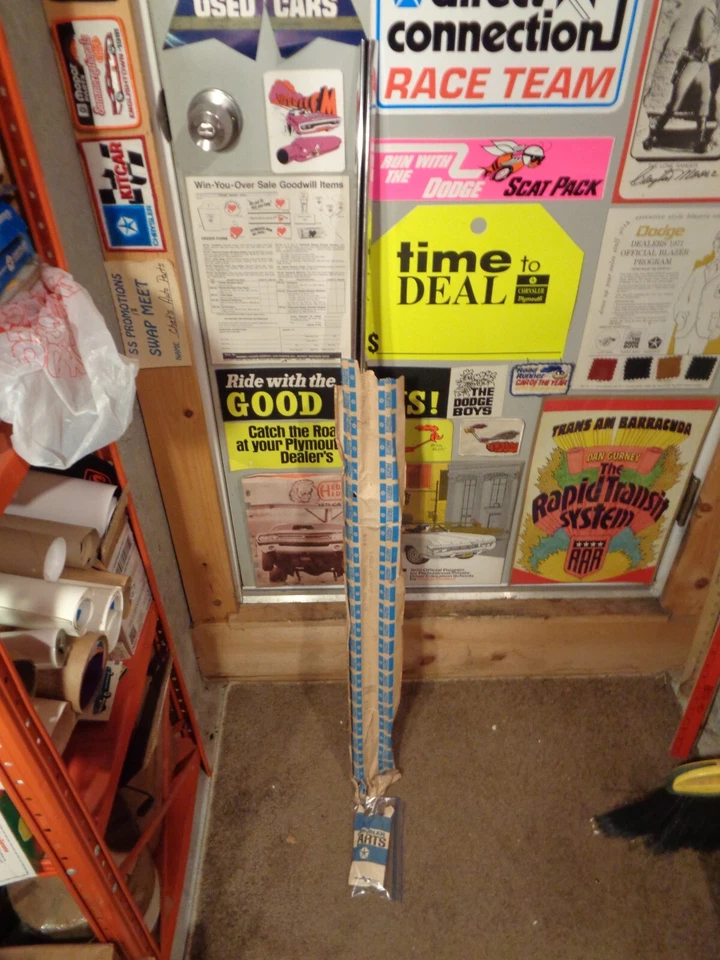 Nuevo de Lote Antiguo Mopar 1967-68 Plymouth Fury II - 111 Vagón Puerta Trasera Moldura Foto 1 de 1