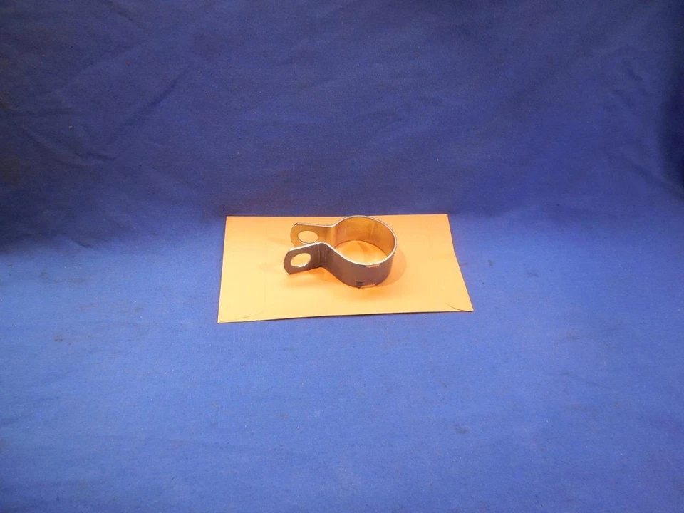 Abrazadera de tubo derecha BMW 18211230432 R100RS 1985 NOS BM54 Foto 1 de 1