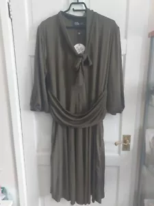 Dolly And Dotty khaki grün Muschi Schleife geraffte Taille dehnbar Fit & Flare Kleid 24 - Bild 1 von 8
