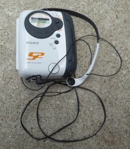 Sony WM-FS222 tragbares AM/FM S2 Sport Walkman Radio Kassetten Abspielgerät GETESTET FUNKTIONIERT - Bild 1 von 8