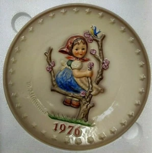 VINTAGE 1976 M. J. HUMMEL HUM-269 "APPLE TREE GIRL" ANNUAL COLLECTOR PLATE - Picture 1 of 6