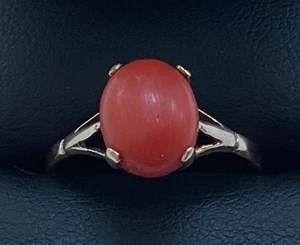9CT GOLD CORAL RING - SIZE P1/2 - Picture 1 of 8