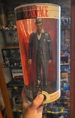 Figura parlante Scarface de Mezco Toys Foto 1 de 3