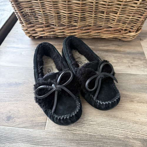 UGG Dakota Ciabatte Mocassino Donna Doppio Fiocco Nero Scamosciato Pelle di Pecora Taglia 6