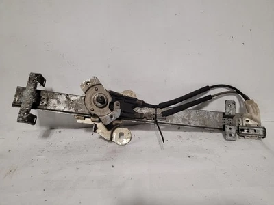 Used Front Right Door Window Regulator Front fits: 1992 Dodge Caravan manual Fro Foto 1 de 4