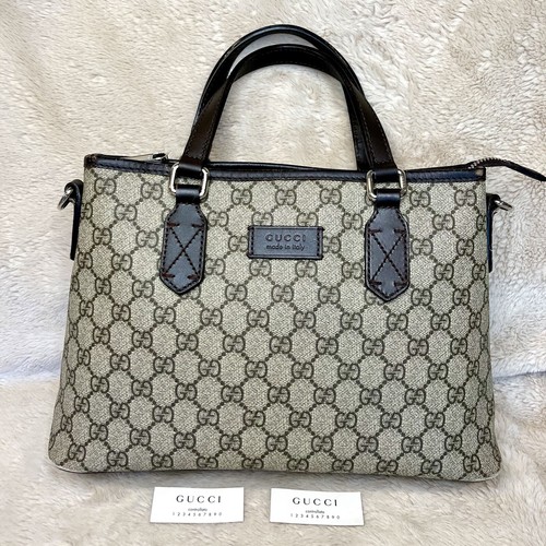 Borsa Gucci Monogram Supreme rivestita in tela convertibile con zip