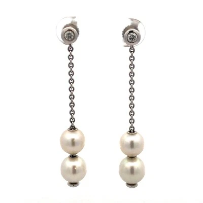 Aretes colgantes Mikimoto de oro blanco de 18 quilates con perlas de diamantes en movimiento Foto 1 de 4