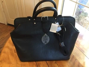 🔥 Disney Haunted Mansion 40 Aniversario Casa O’Pin Alfombra Bolso y Libro Prendedor NUEVO - Imagen 1 de 5