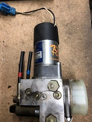 2002 宝马 745Li 液压盖拉下电机 7 015 009 原始设备制造商 (S-78) — 第 1/4 张图片