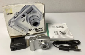 Nikon Coolpix 5200 Digital Camera 5.1MP Silver - Spares/Repair - Picture 1 of 12