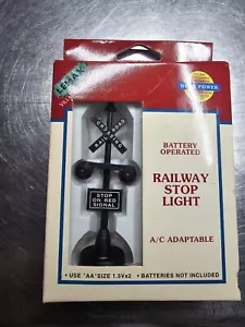 Lemax Village Collection 4" Railway Flashing Stop Light Includes AA Batteries - Picture 1 of 4