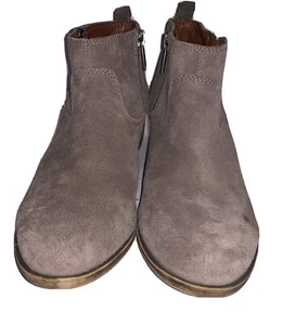 Botines Lucky Brand Betwixt Talla 7.5 Gamuza Taupe Doble Cremallera DEFECTUOSOS - Imagen 1 de 9