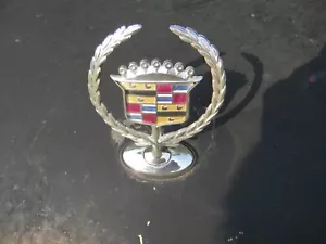 2000-2005 CADILLAC DEVILLE HOOD ORNAMENT CLEAN - Picture 1 of 3