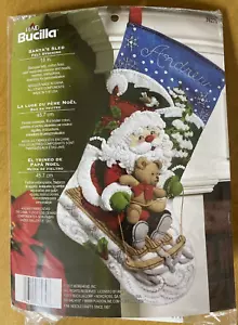 SANTA'S SLED Kit Calze in Feltro Bucilla Nuovo Sigillato #86279 Sletta Orso di Babbo Natale - Foto 1 di 7