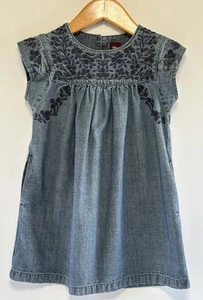 Tea Collection Girls Denim Dress Embroidered Yoke Cap Sleeve Pockets Size 5 EUC - Picture 1 of 10
