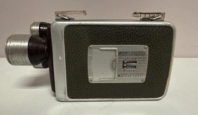 Cámara de película Kodak Brownie vintage de 8 mm con tres lentes ¡Leer! Foto 1 de 4