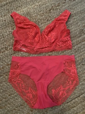 Sutiã Soma Sensual de Renda Coral Bralette M & Novo M Conjunto de Calcinha Hipster Renda Traseira Amor! - Imagem 1 de 4