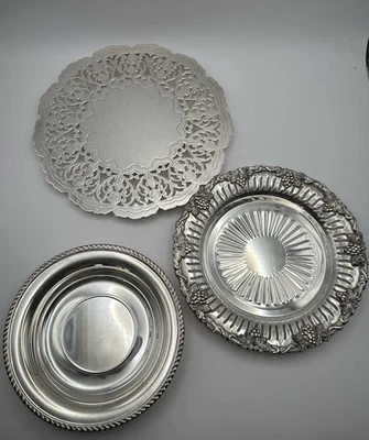 Lote de tres platos antiguos enchapados en plata - Incluye pieza Birks Regency Foto 1 de 4