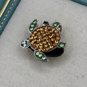 "Bonito sombrero marcador pelota de golf estrás tortuga marina clip ámbar verde metal 1"" de colección" - Imagen 1 de 4