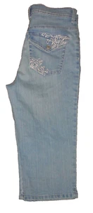 Gloria Vanderbilt Blue Jean Capri ~ 8P Amanda Embroidered Back Pocket Flaps - Picture 1 of 17