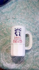 Statue of Liberty Plastic Mug 1886-1986 Bicentennial “Keep The Torch Lit” - Picture 1 of 4
