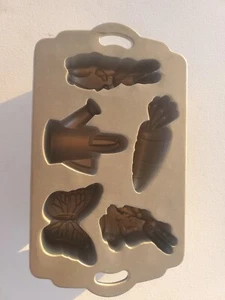 Williams Sonoma Spring Easter Baking Pan Rabbits Carrots, Butterfly. Excellent! - Picture 1 of 4