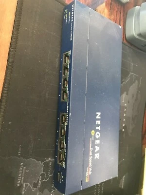 Netgear DS108 8 Port 10/100 Mbps Dual Speed Hub - Image 1 of 4