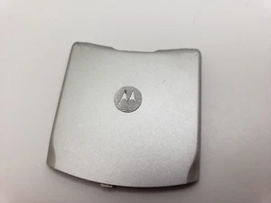 VGC Silver Motorola V3 Battery Back Cover 3UKPOST - Zdjęcie 1 z 2