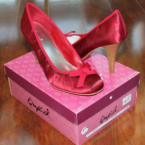 Adorable Slip-on Pumps Red Shoes Size 8M **NIB** - Picture 1 of 4