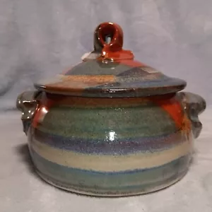 Vaso argilla in gres ceramica artistica con manici coperchio multicolore firmato artista sconosciuto - Foto 1 di 21