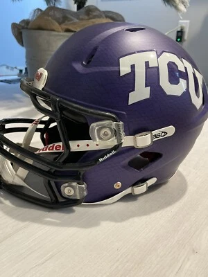 Футбольный шлем TCU — подлинный гидрографический шлем из кожи ящерицы - Изображение 1 из 4