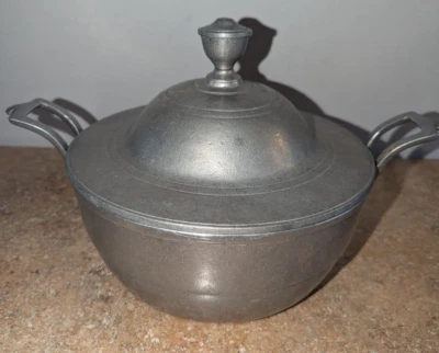 Wilton Armetale 砂锅 2 夸脱+ 实心盖犁 — 第 1/4 张图片