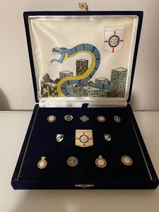 INTER FC COFANETTO INT VELLUTO 12 PINS CELEBRATIVI 110 ANNI clips (bottone) - Foto 1 di 3