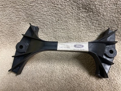 NOS FORD D4MY-10718-A 1974 MERCURY CARS BLACK PLASTIC BATTERY HOLD DOWN - Image 1 of 4