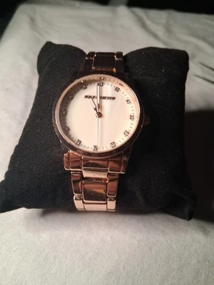 Reloj Mujer Skechers If2812407 Esfera Blanca Tono Dorado Sr9073 Batería Nueva Foto 1 de 4