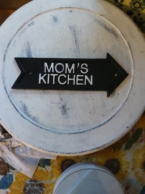9×3.5" Cast iron Mom's Kitchen Sign - Image 1 of 4