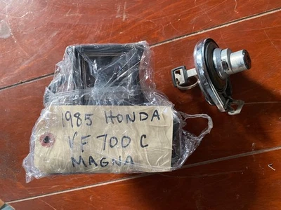 Honda VF700 VF700C 1985 llave carcasa de encendido a juego y tapa de gas de bloqueo cromado Foto 1 de 4