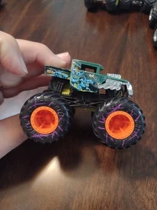 HOT WHEELS MONSTER TRUCK SCUOTI OSSA. ⁴ - Foto 1 di 8