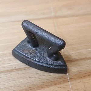 Juguete plano vintage miniatura de hierro fundido para casa de muñecas - Imagen 1 de 5
