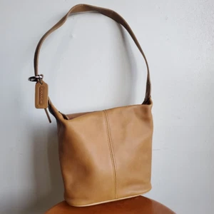Bolso de hombro vintage Coach 4148 Bucket Duffle marrón claro - Imagen 1 de 10