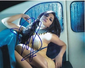 Priyanka Chopra Signed Autographed 8x10 Photograph - Picture 1 of 1