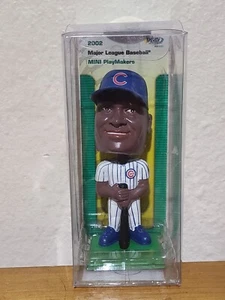 Sammy Sosa Chicago Cubs Bobble Head, Mini Playmakers Bobblehead, 2002, Nuovo! - Foto 1 di 6