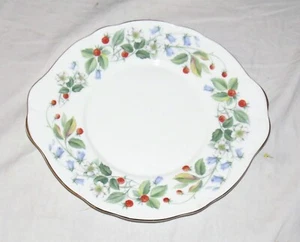 Duchess Strawberry Fields 10.1/4 inch Bone China Handled Cake Plate - Excellent - Picture 1 of 3