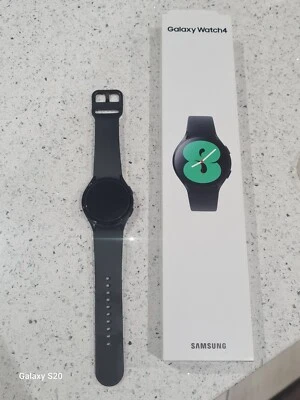 Samsung Galaxy Watch4 40mm Cassa di Alluminio, Cinturino Sportivo Nero, Orologio - Immagine 1 di 3