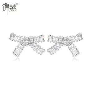 Pendientes para mujer pequeños enchapados en oro simples de moda con circón blanco moño - Imagen 1 de 6